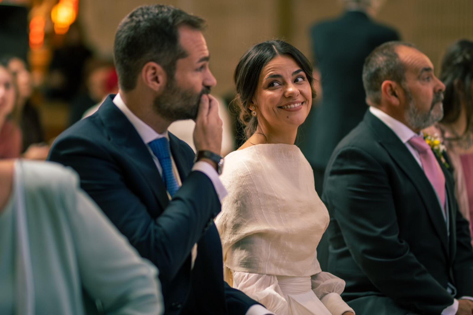 Invitados emocionados durante la ceremonia