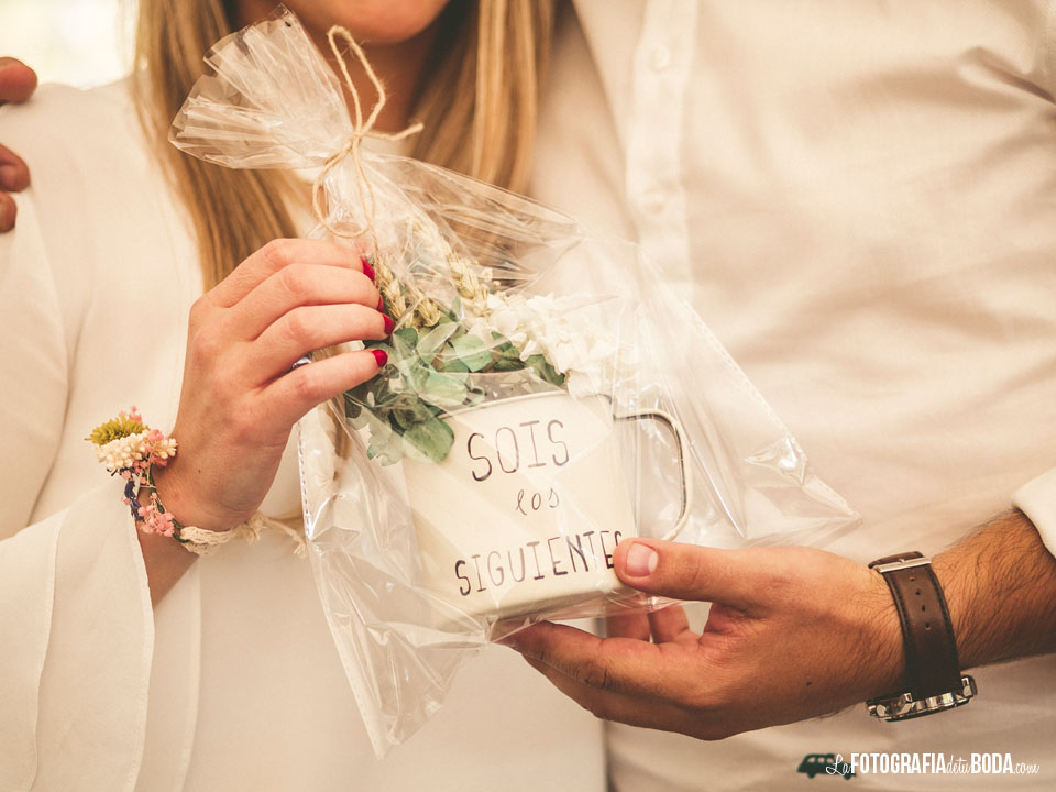 Taza con flores preservadas - regalo original