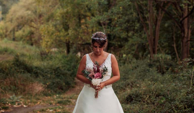 foto novia con ramo de flores-preservadas