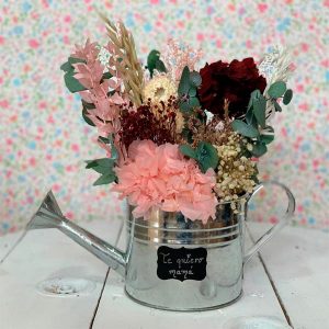 regadera mum con flores preservadas