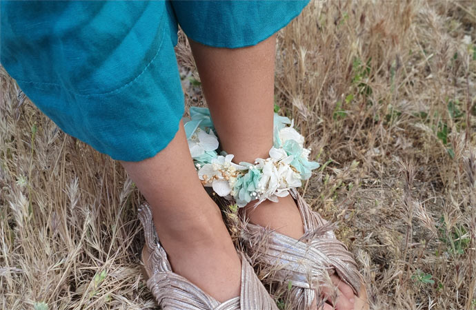 tobillera de flores azul