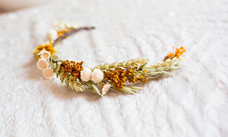 tocado para novia de flores preservadas
