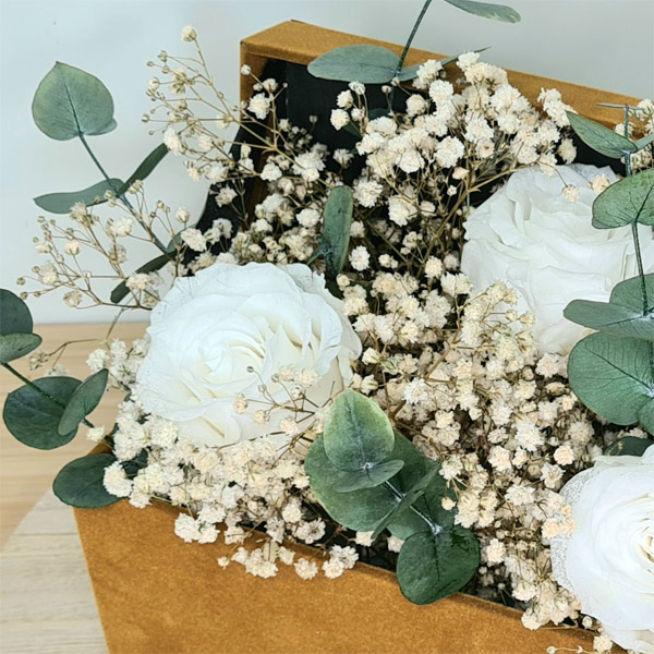 caja de flores preservadas