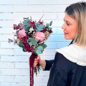 ramo de flores granate