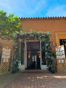 entrada decoración de flores