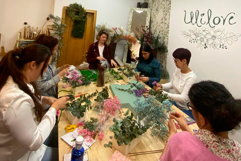 taller de centros de flores preservadas