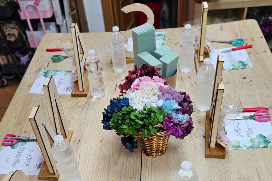 Despedida de soltera con taller de flores preservadas